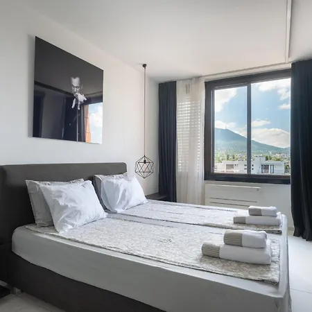 Obsidian Peak Apartman Szófia