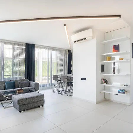 Obsidian Peak Apartman