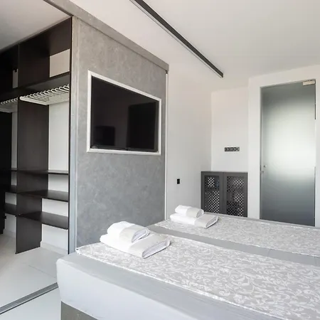 Obsidian Peak Apartman