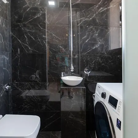 Obsidian Peak Apartman *