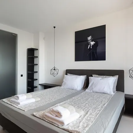 Obsidian Peak Apartman *